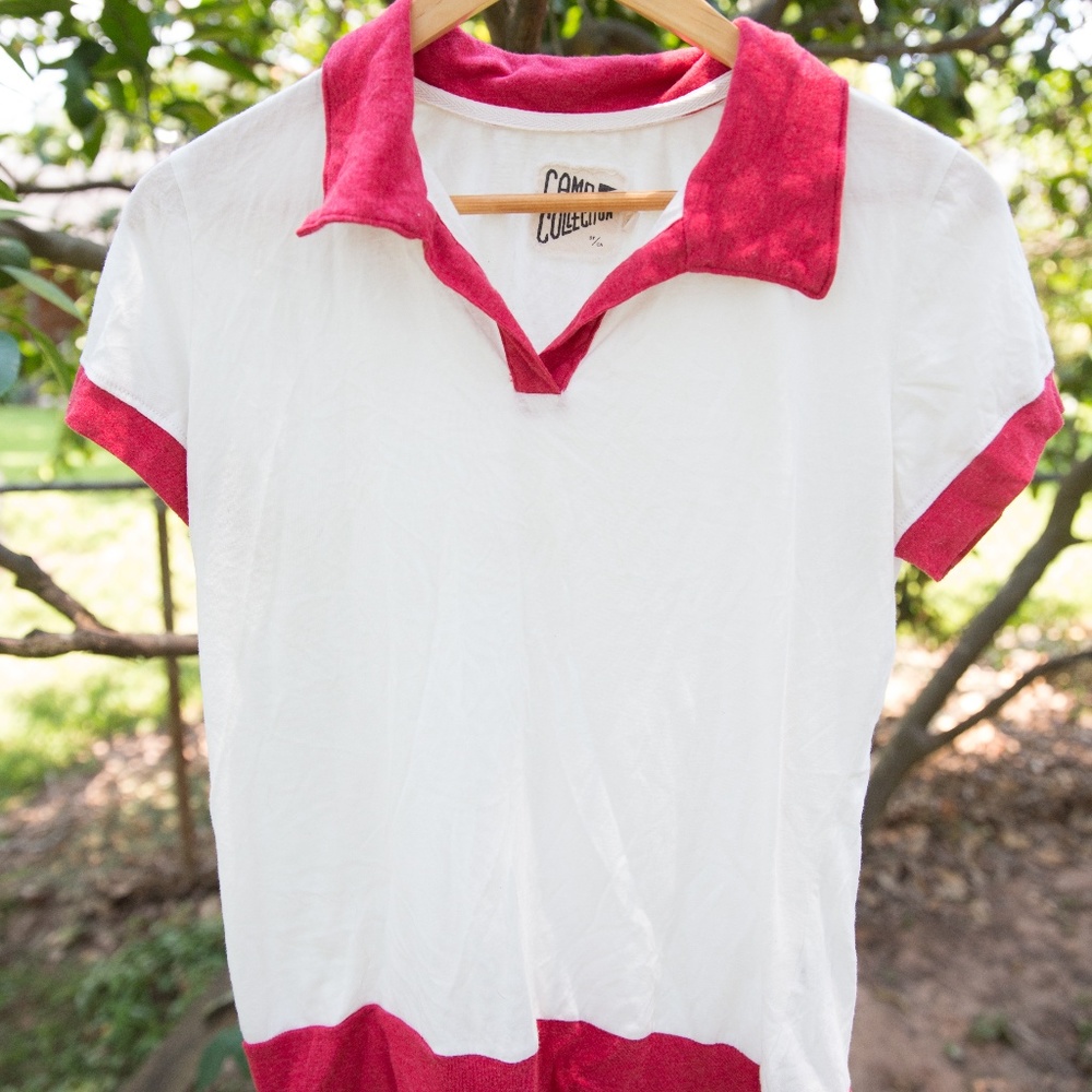 CAMP COLLECTION - Vintage Red Collared Tee